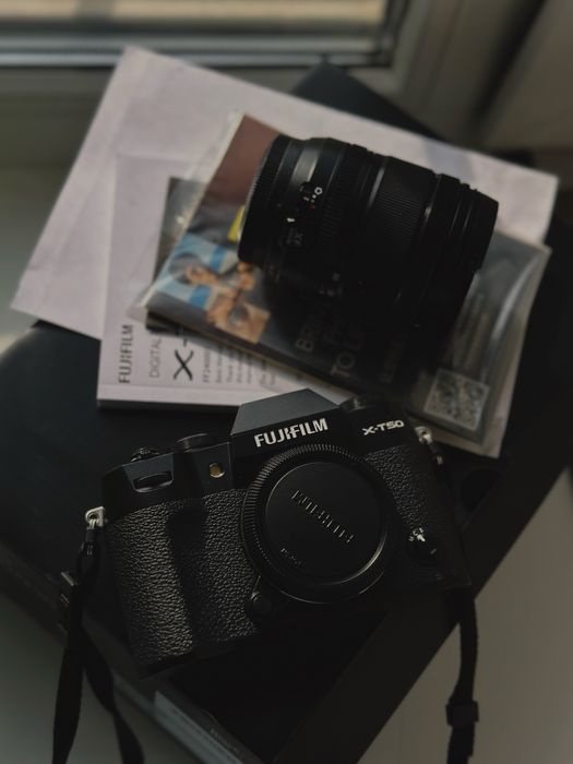 Продам Fujifilm X-T50 + KIT объектив 16–50 mm f/2.8–4.8 (silver-black)