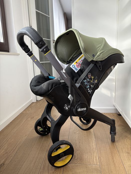 Scoica auto cu șasiu 2 în 1 Doona - i-Size, Nitro black
