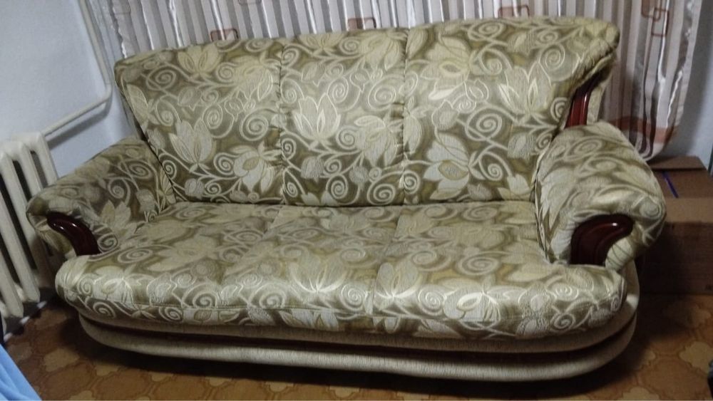 Продам Диван и 2 кресла