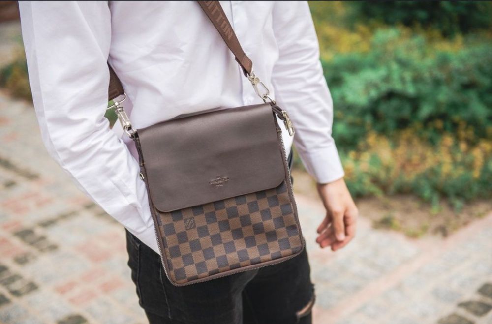 Мужская сумка Louis Vuitton
Качественная и удобная модель.