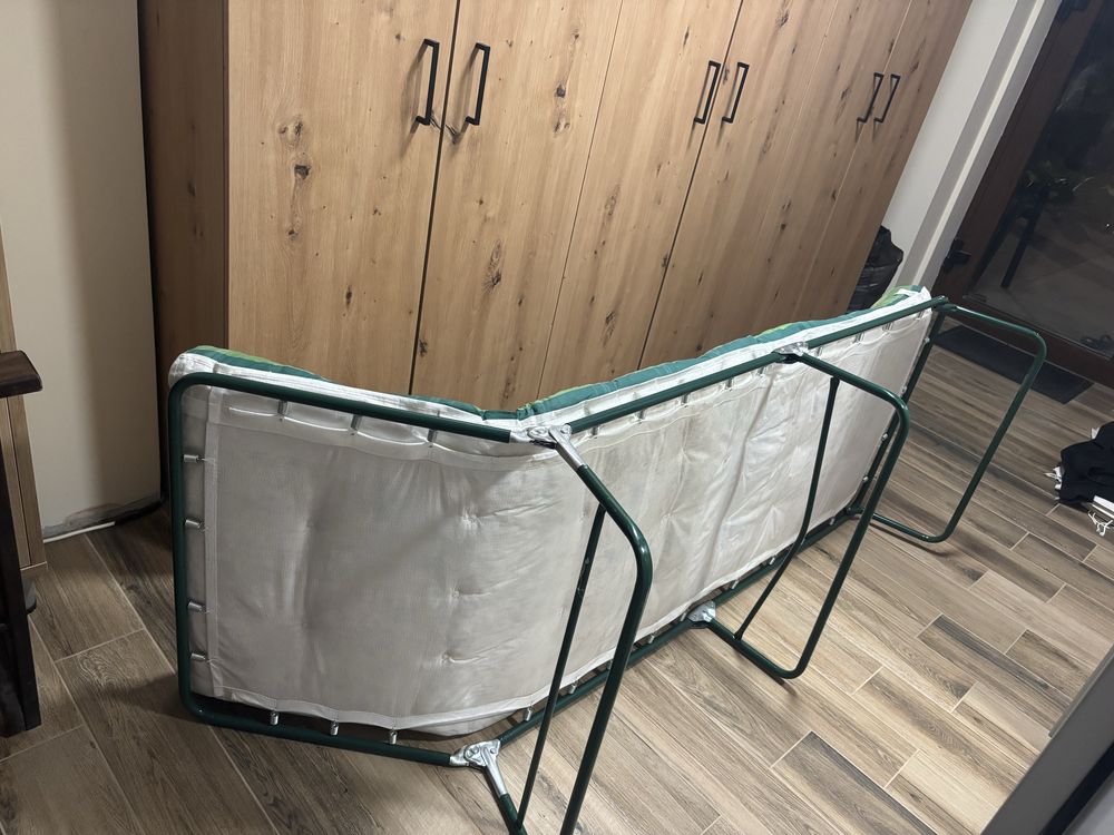 Продавам неизползвано походно легло