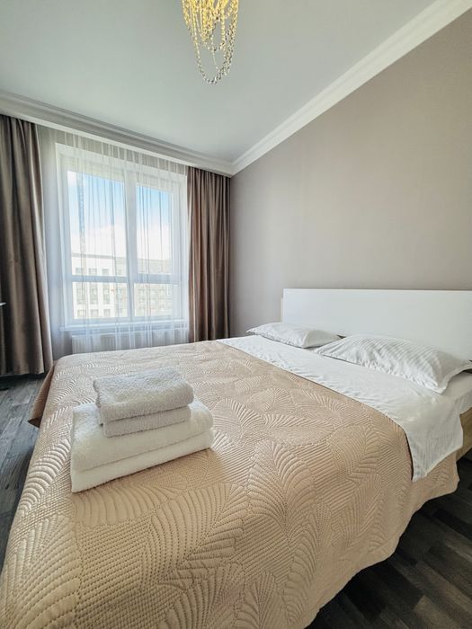 Посуточно квартира возле Триумфальной арки.Проспект  Мангилик ел