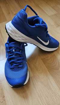 Nike revolution 6