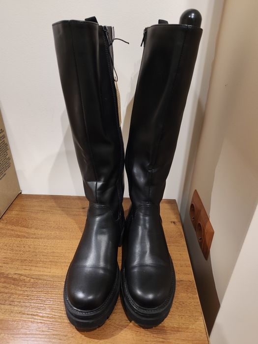 Кожени ботуши нови