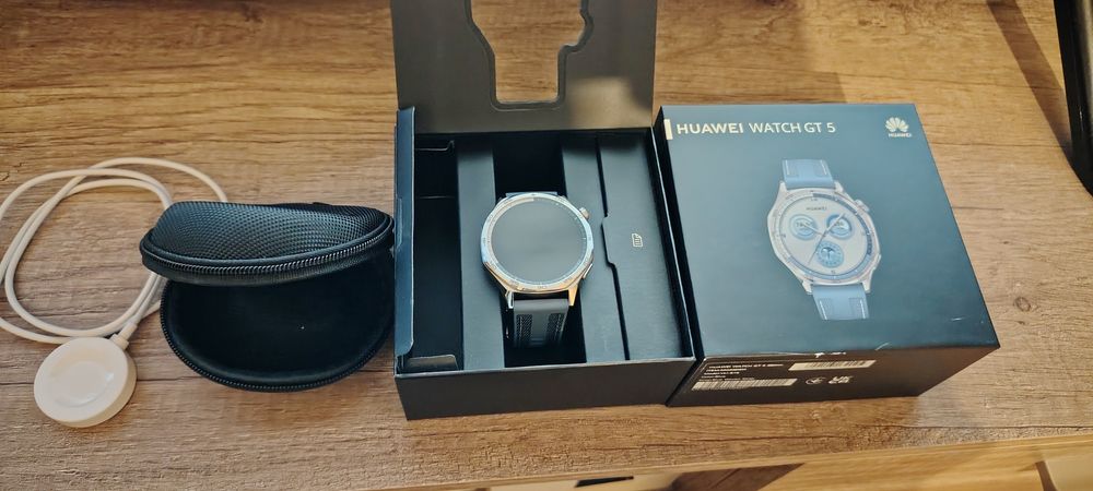 Huawei Watch GT 5 Blue в Гаранция + Нови слушалки