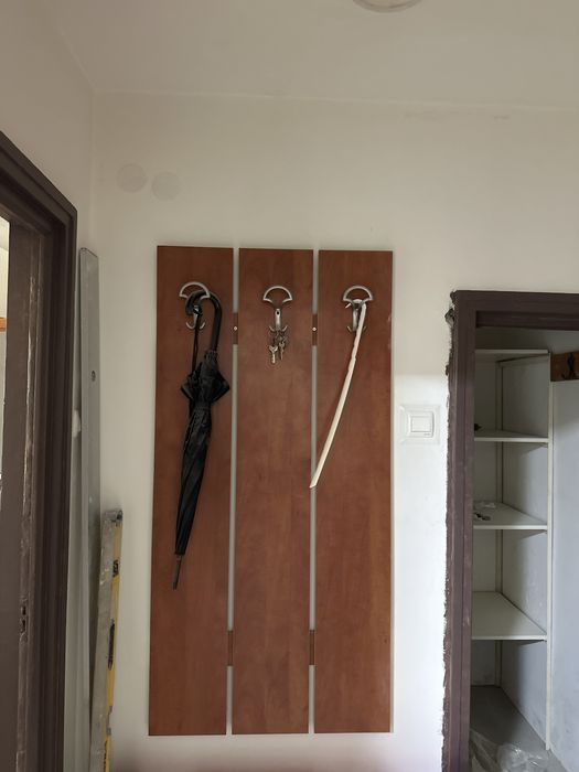 Cuier de lemn.         B