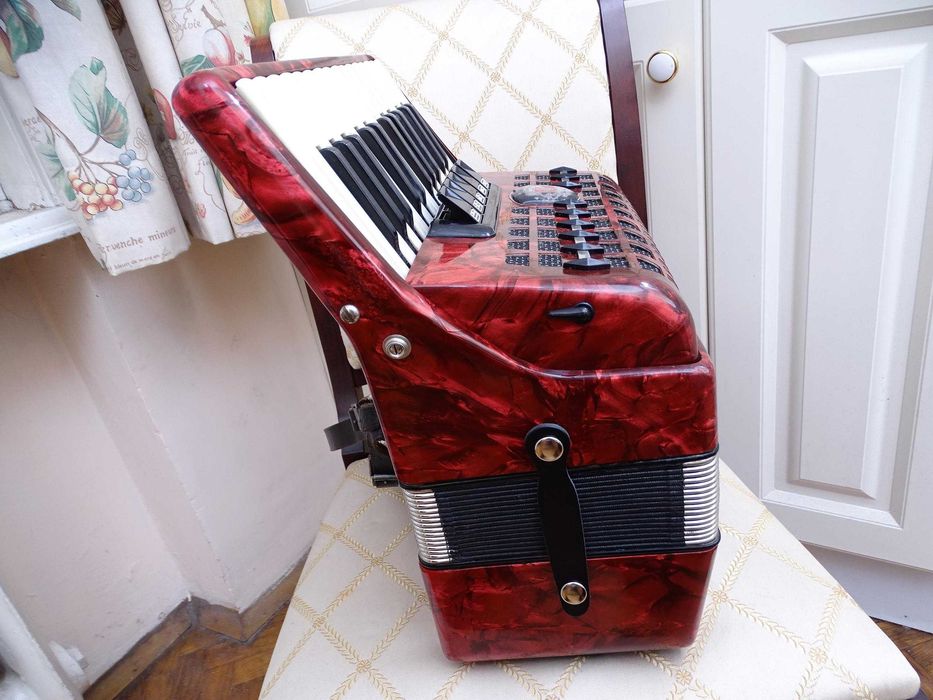 Акордеон Royal Standard Meteor 40 баса