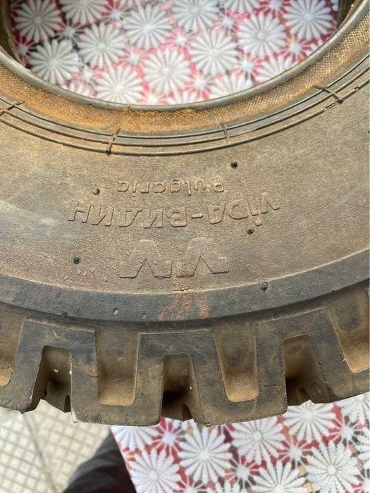 Задна гума за мотокар