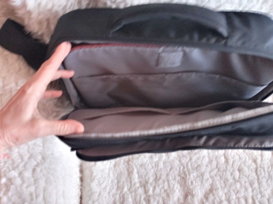 Чанта за лаптоп и електронни устройства