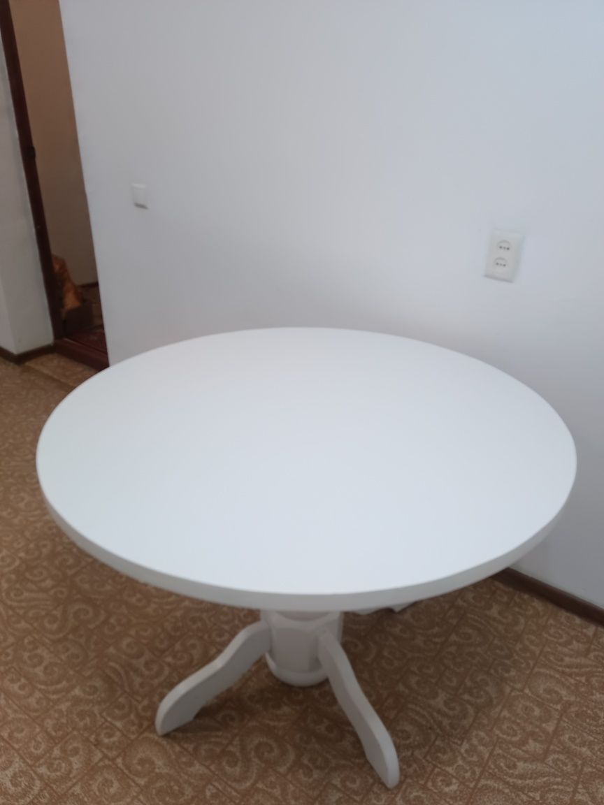 Продам круглый стол размер 120*120