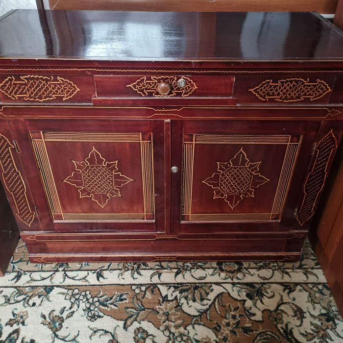 Divan va 2ta kreslo sotiladi!!!