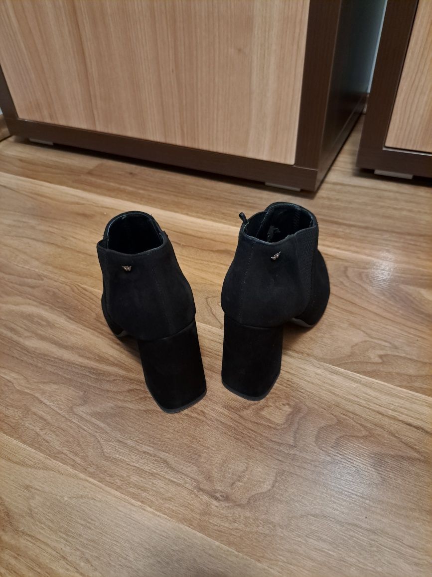 Botine negre din piele intoarsa