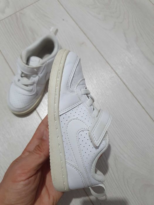 Adidasi Nike albi 26