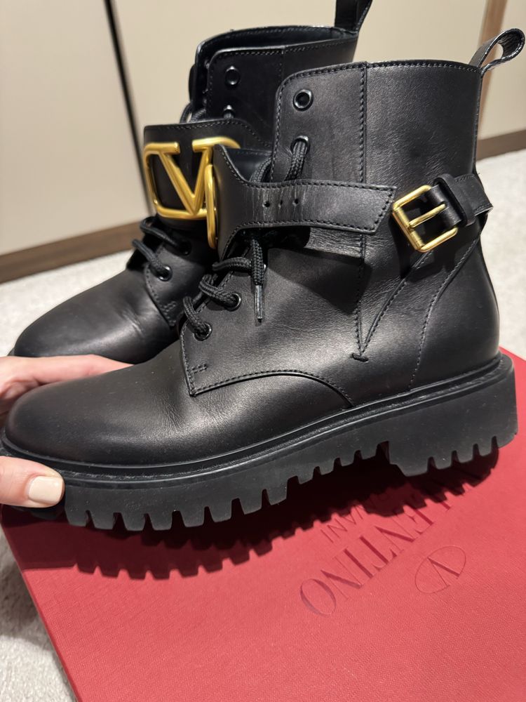 Боти Valentino 38 номер, черен цвет, без забележки!