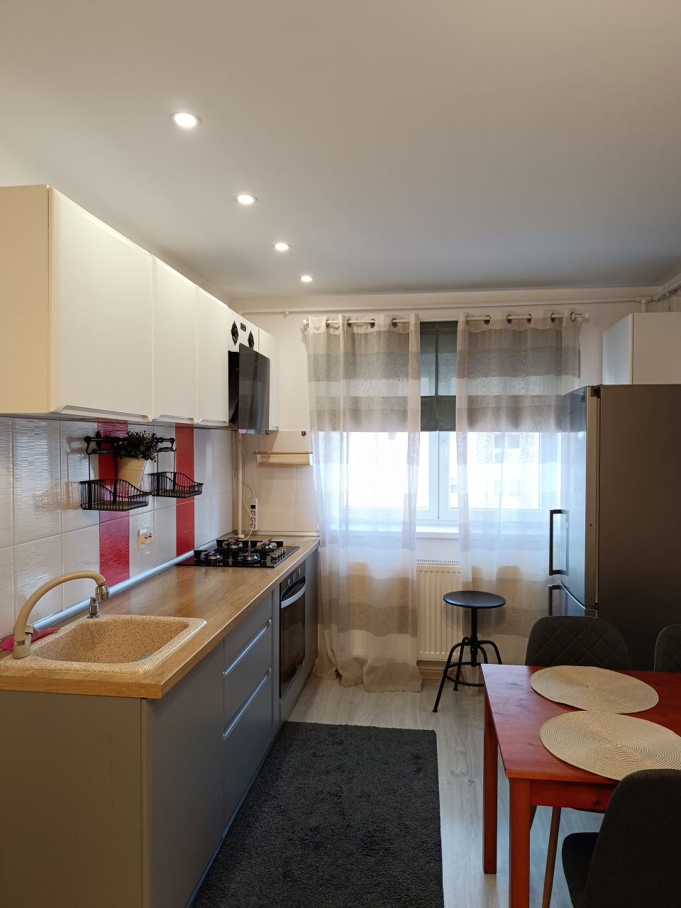 Proprietar Închiriez apartament 3 camere 6 minute metrou