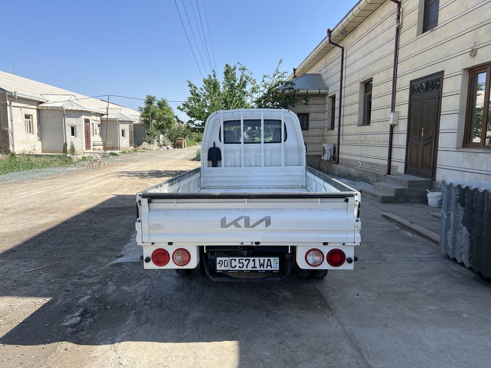 Kia bongo super kabina jizax kia yili 2024 yurgan masofasi 6000 tel