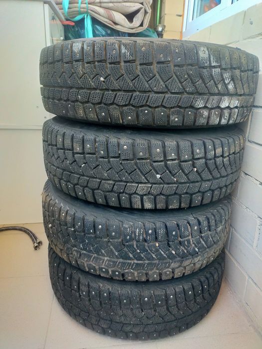Срочно продам шины в хорошем состоянии,185/65Р15