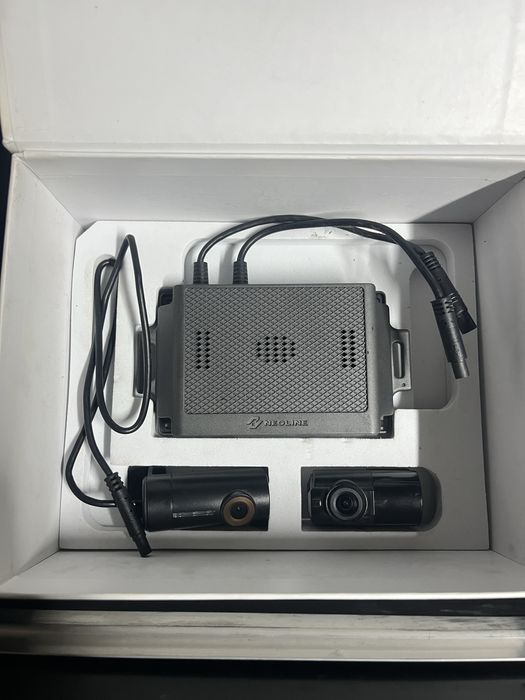 Продам видеорегистратор Neoline x52