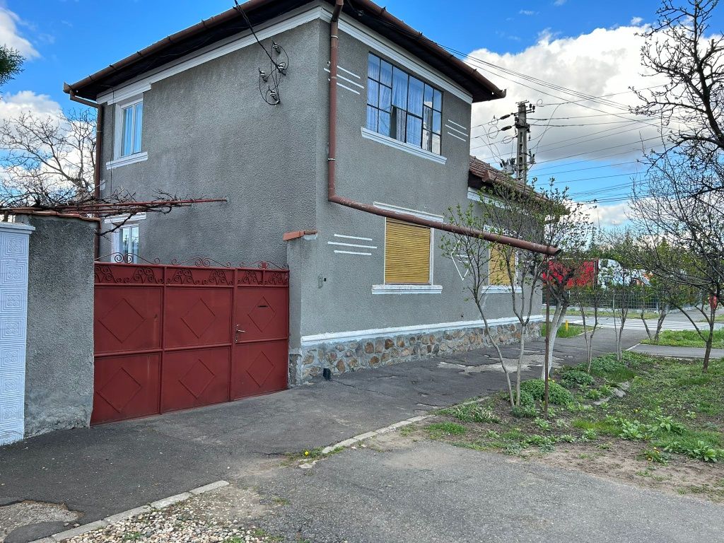 Inchiriez casa(regim hotelier) 5 camere Gai