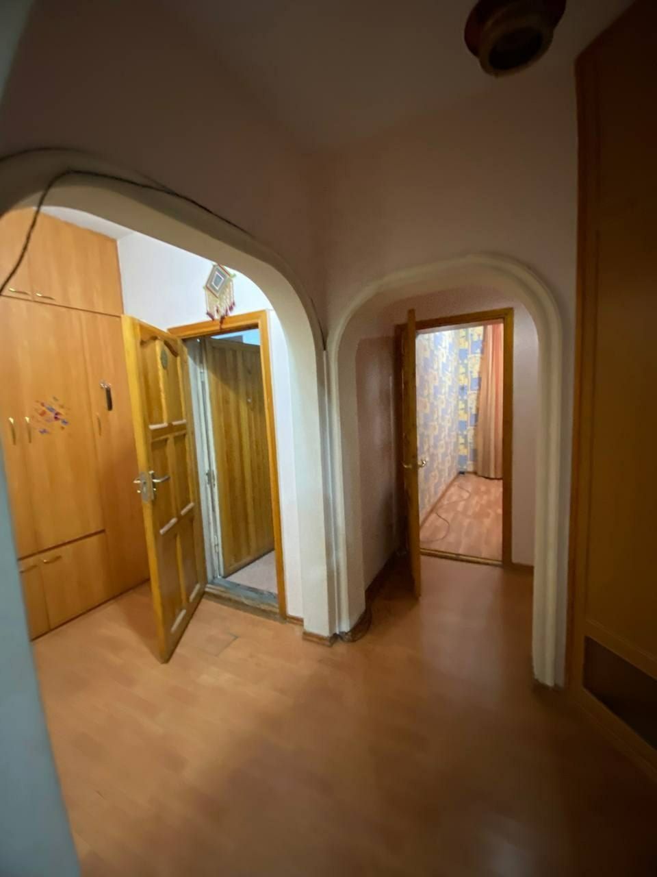 Продам 3 ком квартиру  на метро Айбек