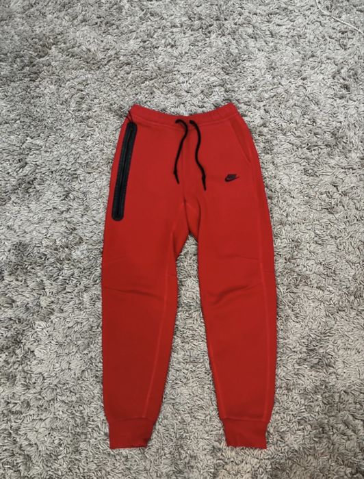 Pantaloni Nike tech rosii