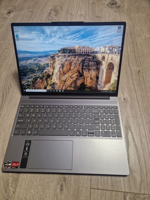 Laptop Lenovo Ideapad slim3