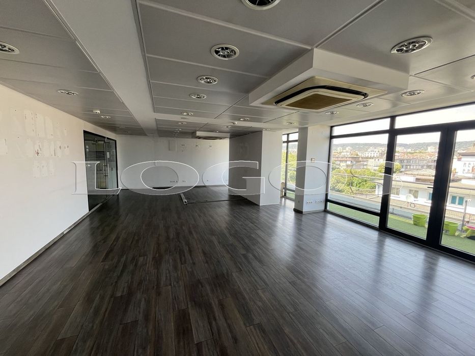 Дава се под наем Офис в Варна, Общината - 500 кв.м за 7500 € - Снимка #2
