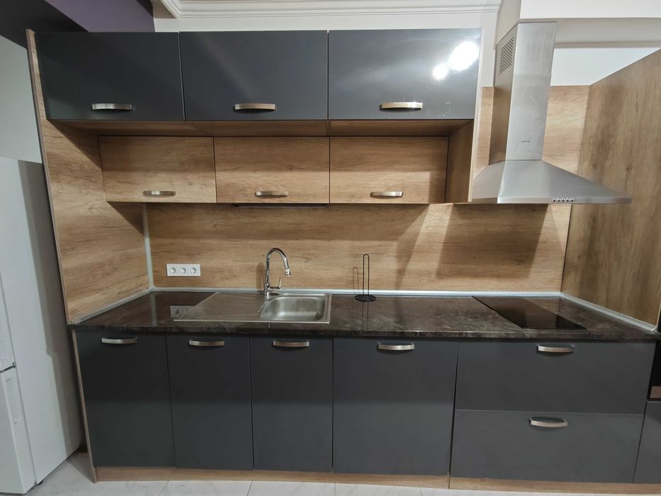 Кухня / кухненски бокс 340 220 с електроуреди, запазени