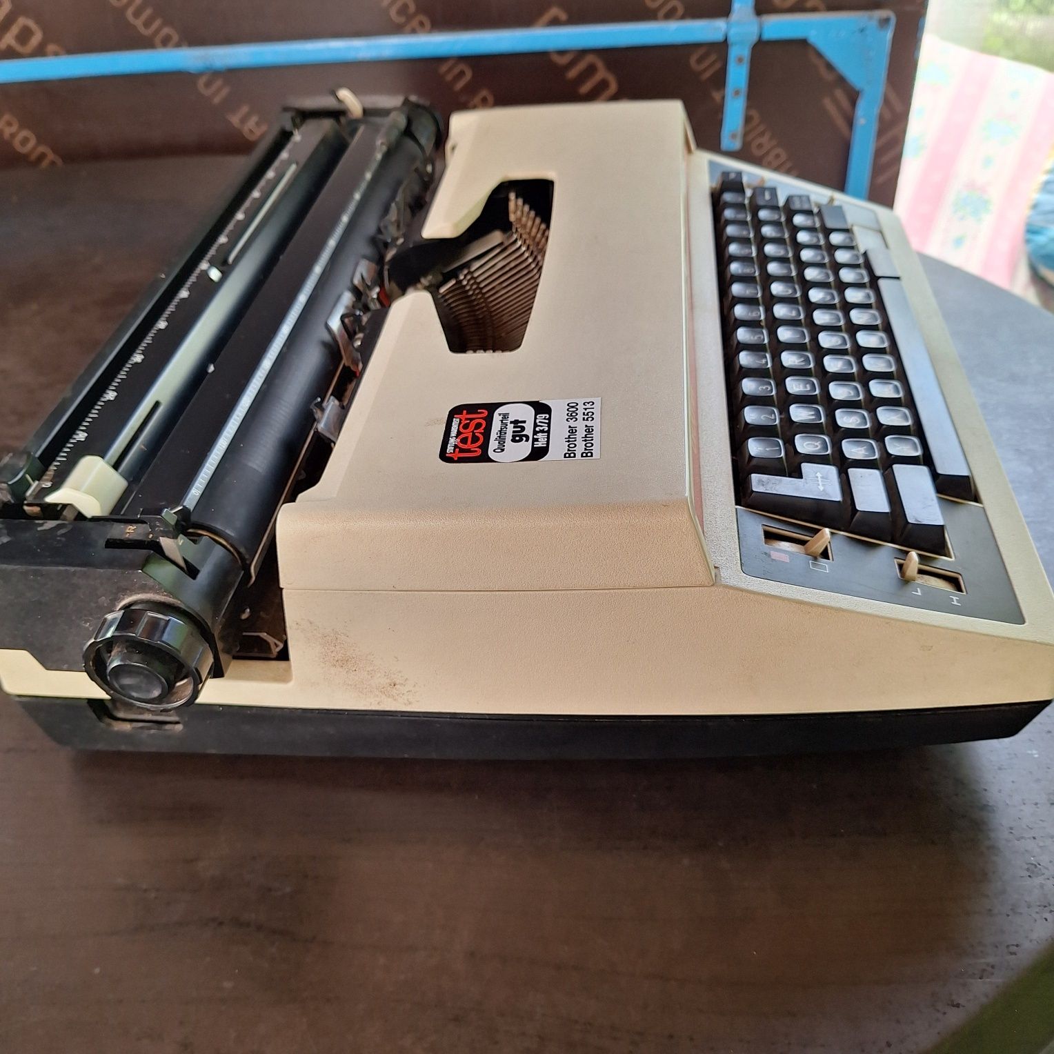 Mașina de scris veche funcțională