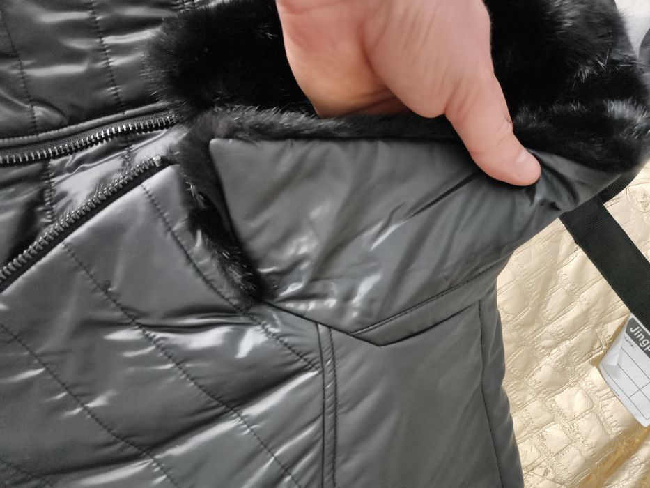 Продам новую куртку зимнюю и шапку