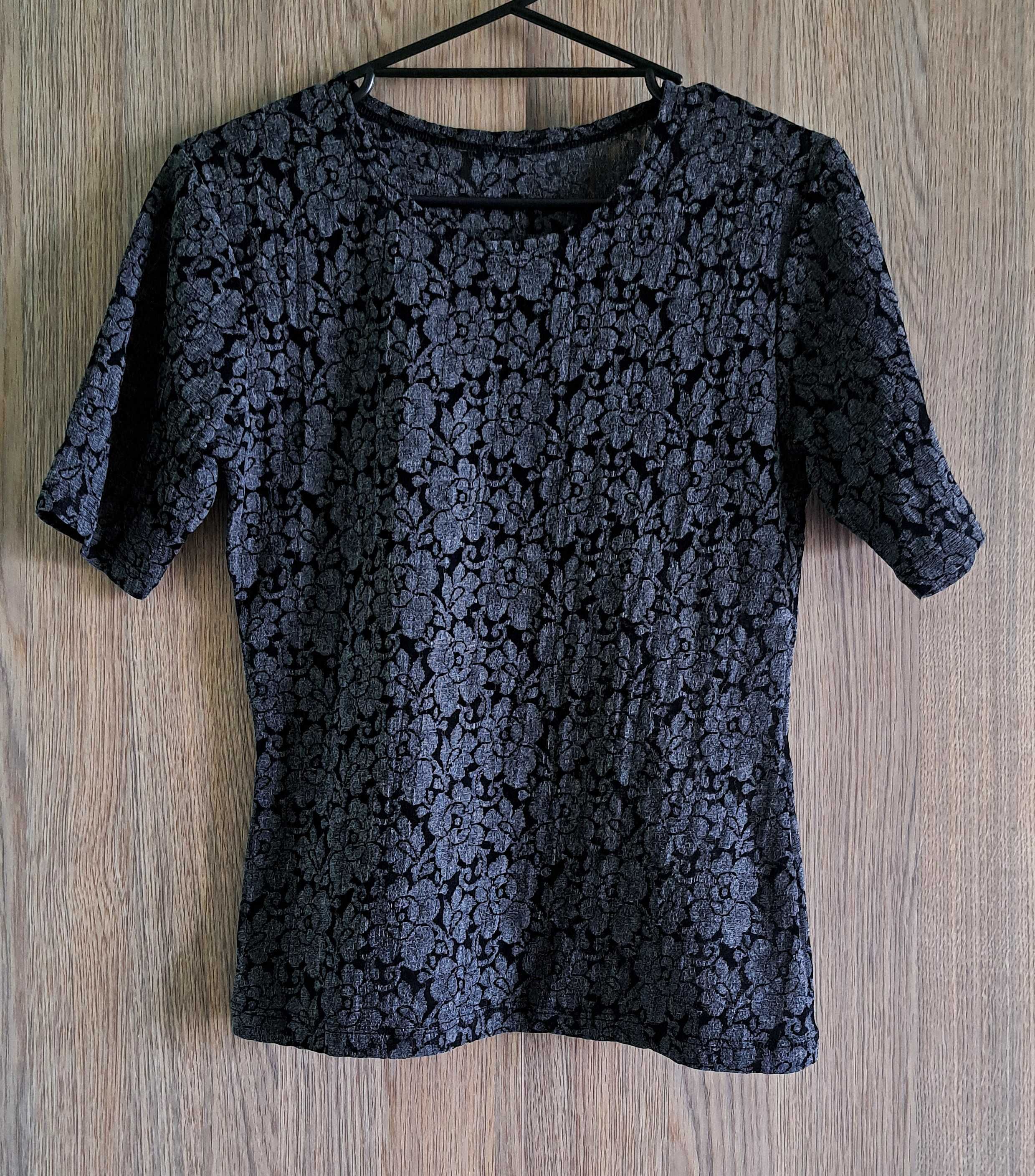 Bluze elegante cu model floral reliefat