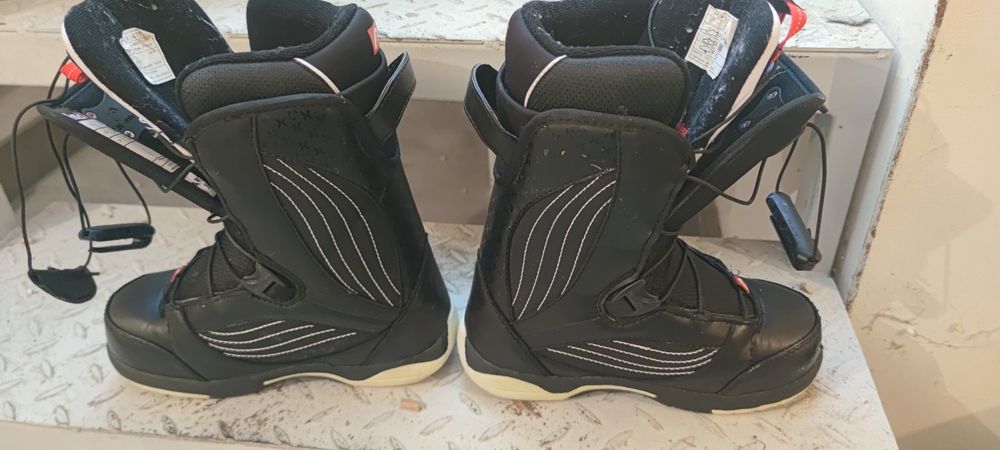 Продавам детски Сноуборд обувки 35 размер