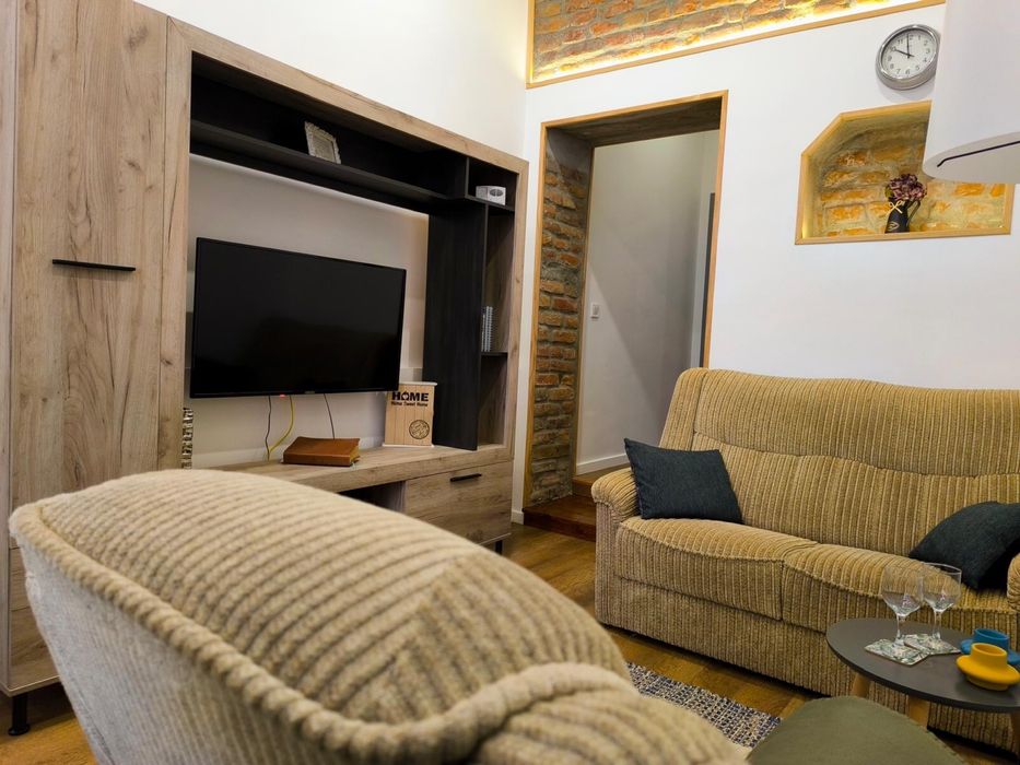 Vând apartament 3 camere, Central, Turda, 47 mp, parter, curte comună