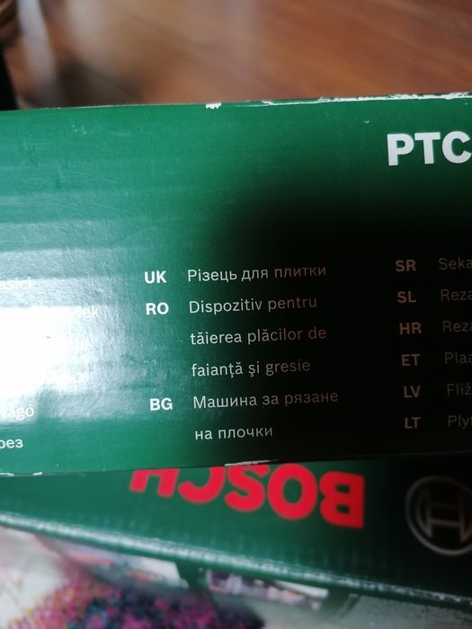 Dispozitiv pentru tăierea plăcilor de faianță și gresie