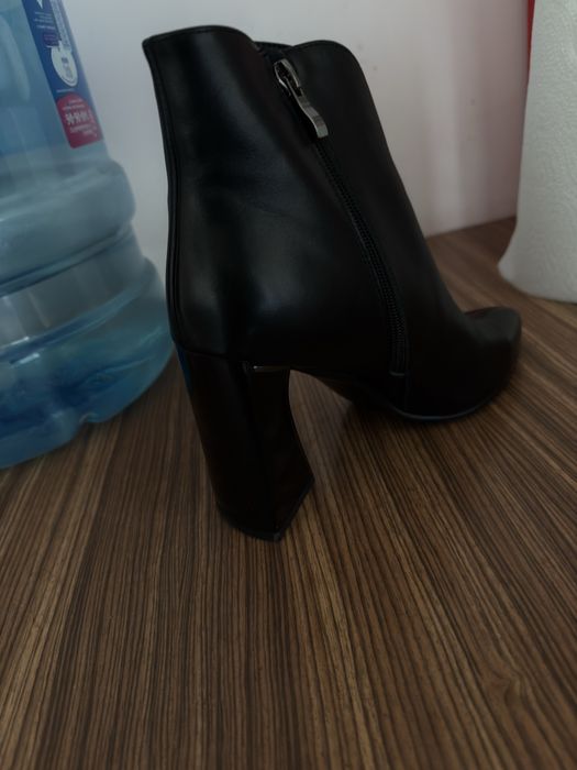 Ботильоны кожаные 38