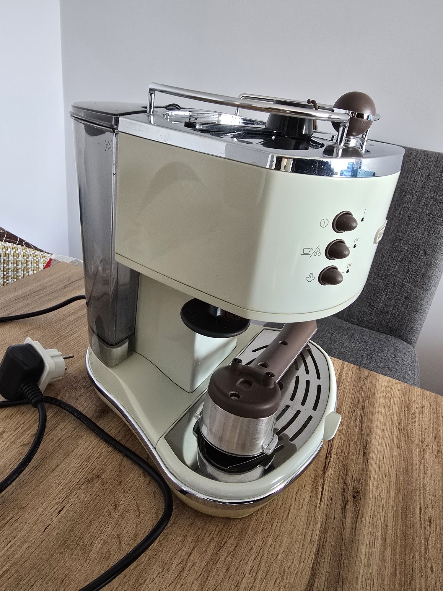Експресо кафемашина DELONGHI ECO311