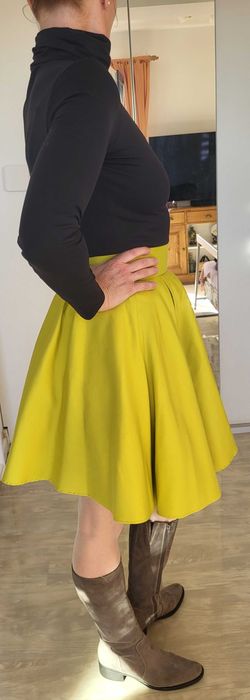 Fusta cloș, noua, cu etichetă, marimea 36, ORSAY (culoare-fistic)