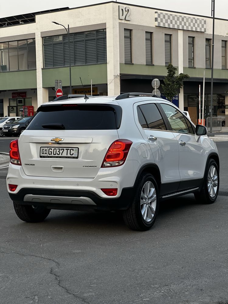 Tracker 1 Premier