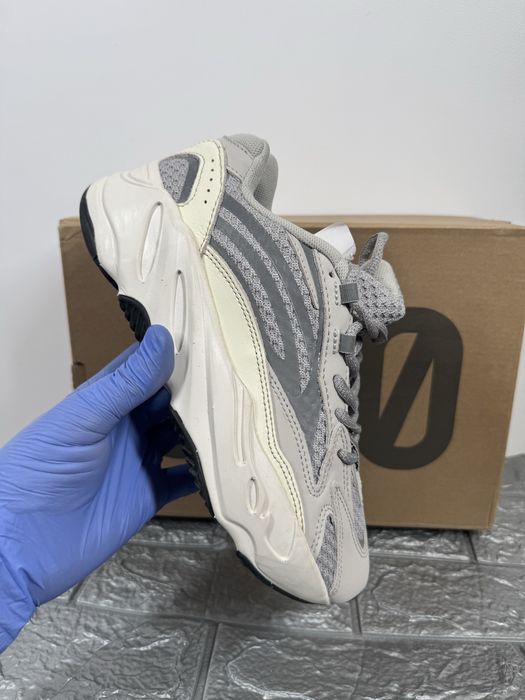 Yeezy 700 Static