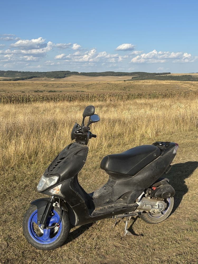 Скутер Kymco 50 кубика  в много добро състояние
