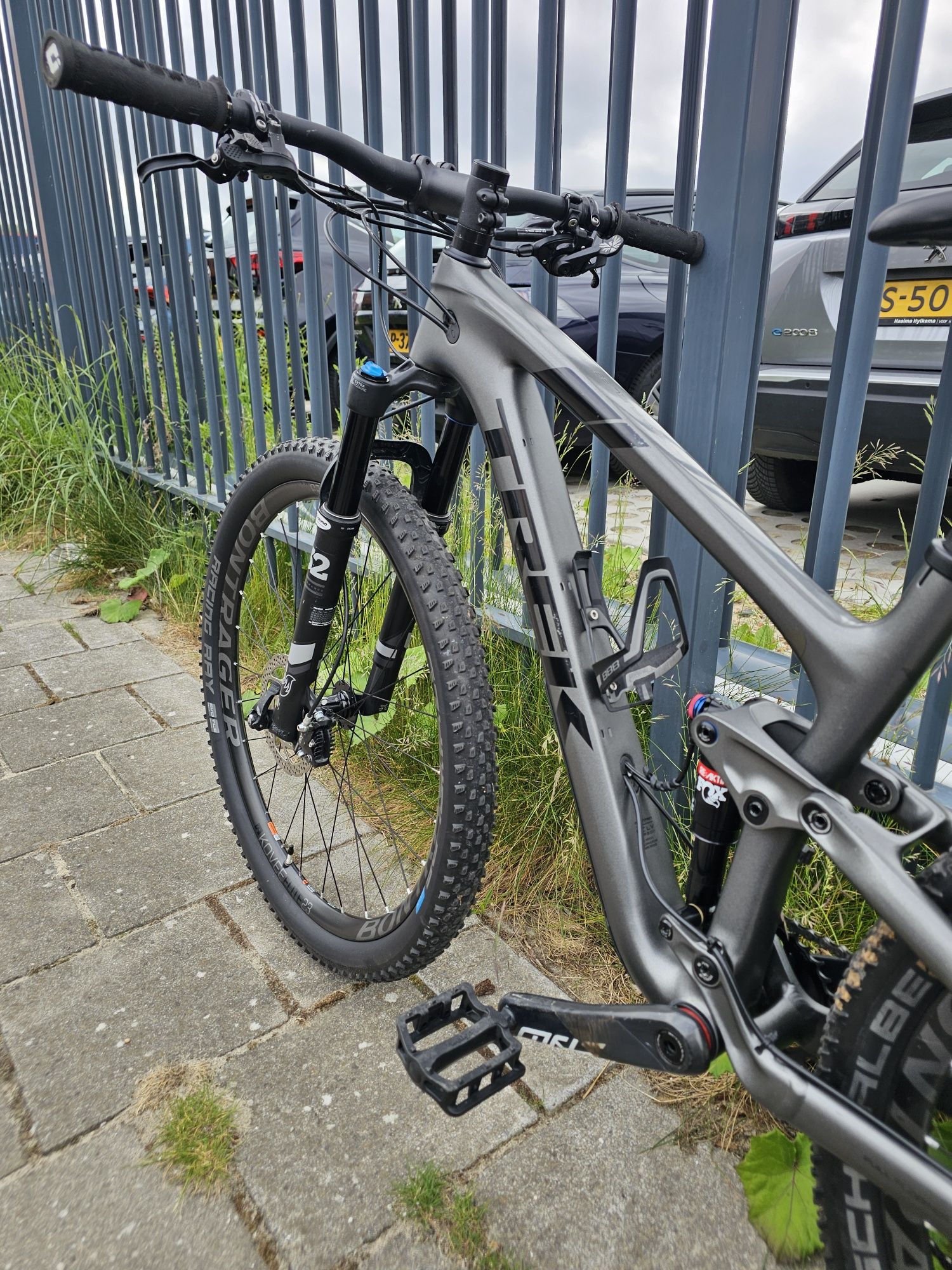 Trek 9.8 full carbon