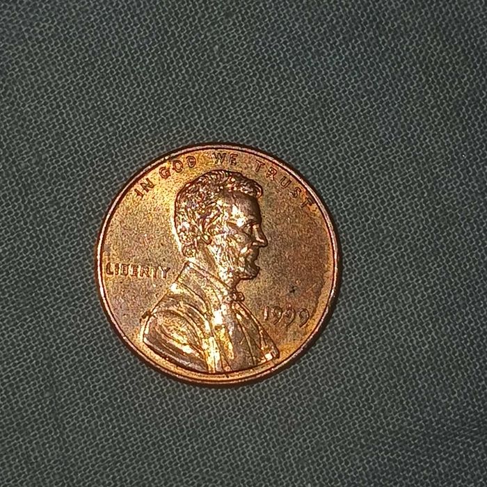 Монета от 1999г.