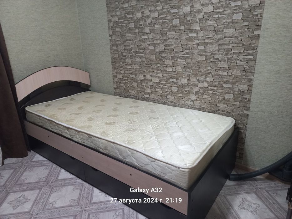 Срочно продам кровать односпальная р-р 206*92.