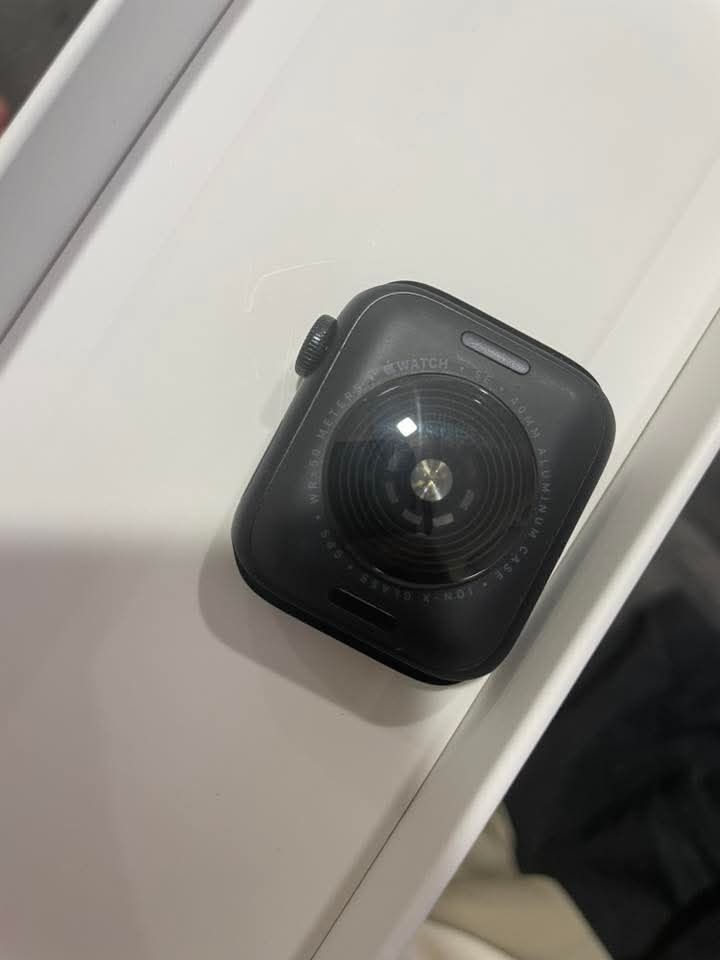 Apple watch SE , неразличим от нов
