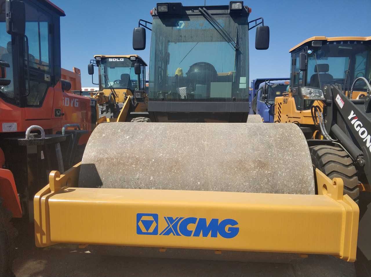 Сотилади Каток одно вальцовый XCMG XS143J  14 тон вибра