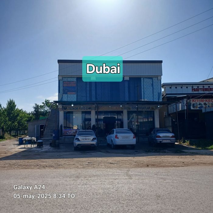 Noturar bino sotiladi