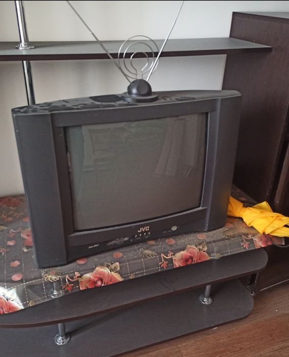 Продаётся цветной телевизор JVC