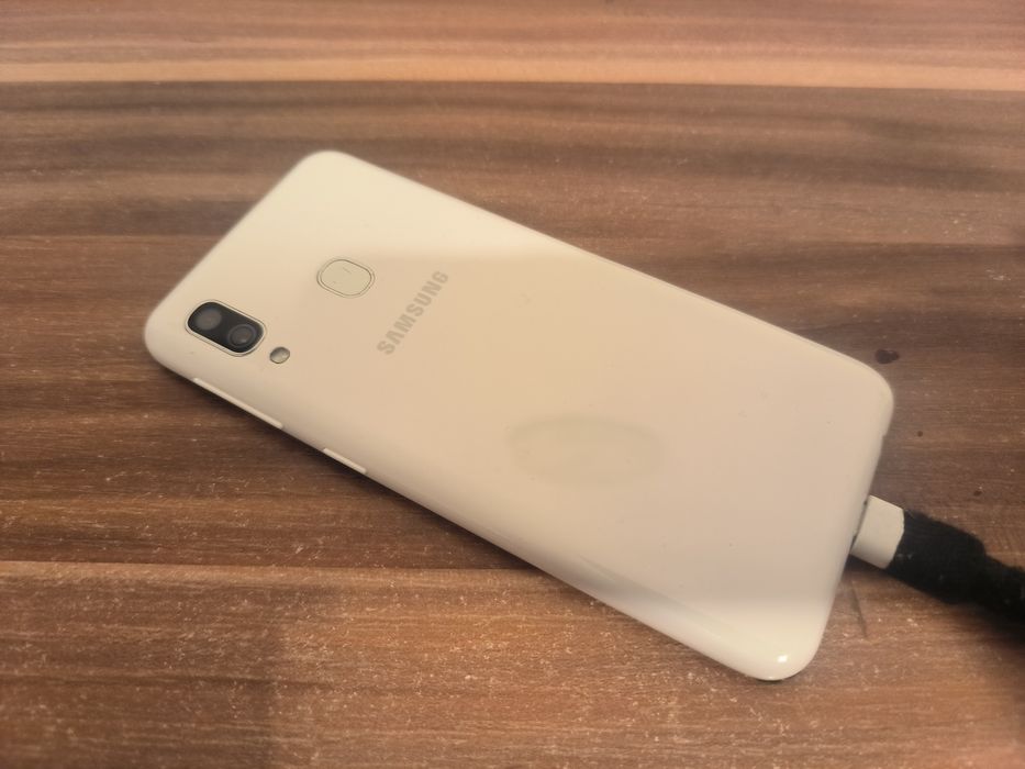 Samsung a20e Dual SIM alb ca Nou