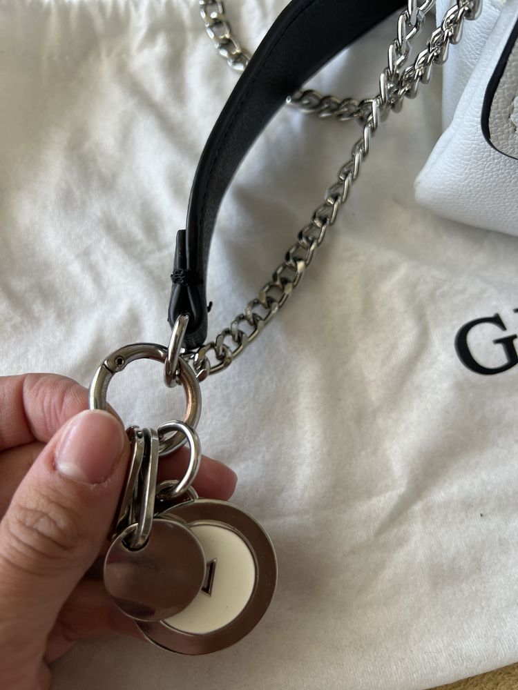 Дамска чанта Guess
