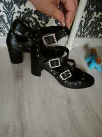 Pantofi cu catarame si tinte Reserved // Sandale H&M // negru // 40